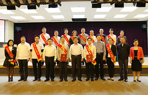 Liangjiang New Area honors companies and individuals