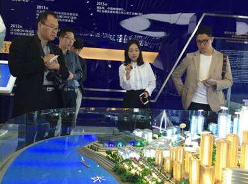Foreign journalists visit Liangjiang New Area