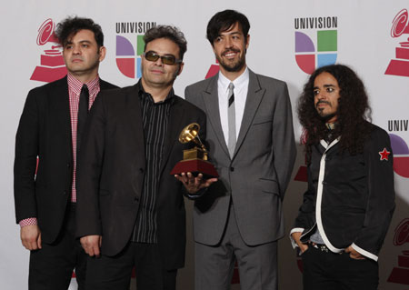 Kenny G and other singers at 9th Latin Grammy Awards in Houston