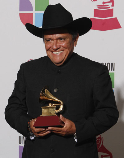 Kenny G and other singers at 9th Latin Grammy Awards in Houston