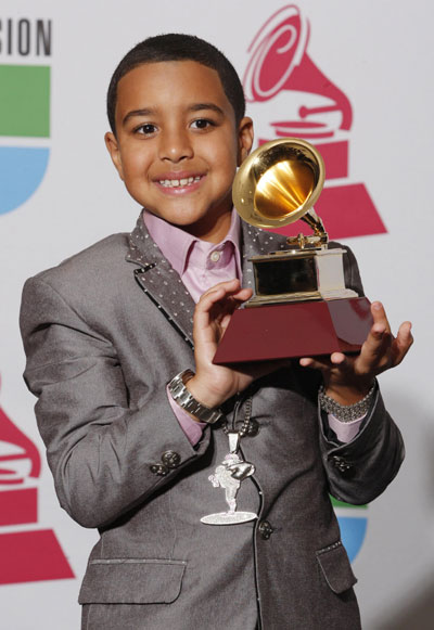 Kenny G and other singers at 9th Latin Grammy Awards in Houston