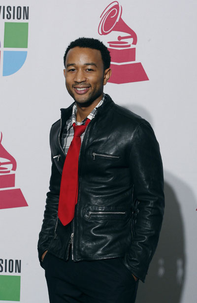 Kenny G and other singers at 9th Latin Grammy Awards in Houston