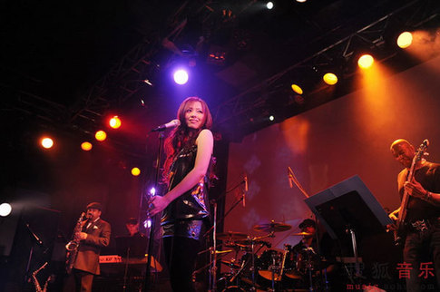Singing Zhang debuts in Japan
