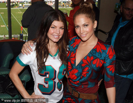 Jenifer Lopez and Fergie watch NFL game with their husbands
