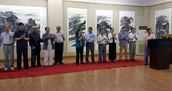 王士龙中国画作品展在亚明艺术馆开幕