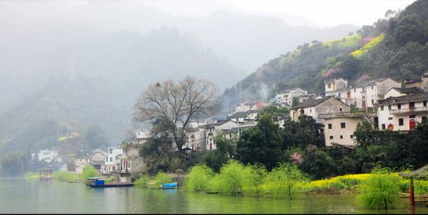 新安江：人行明镜中 鸟度屏风里（图）
