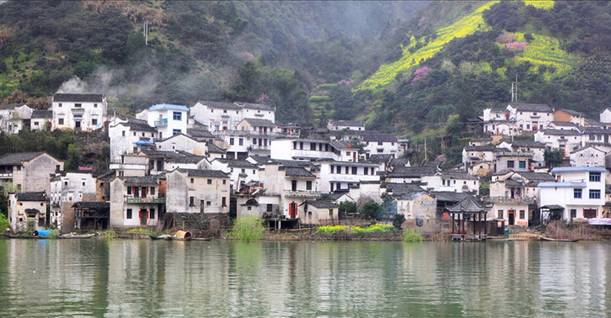 新安江：人行明镜中 鸟度屏风里（图）