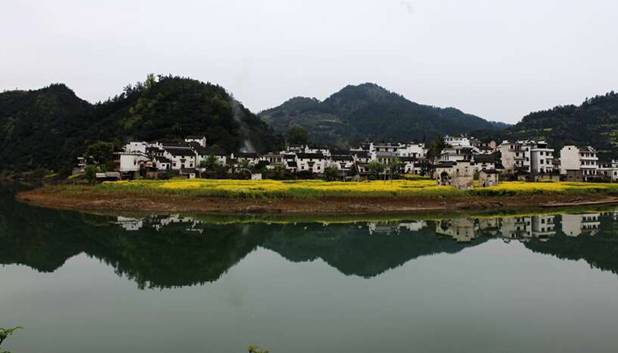 新安江：人行明镜中 鸟度屏风里（图）