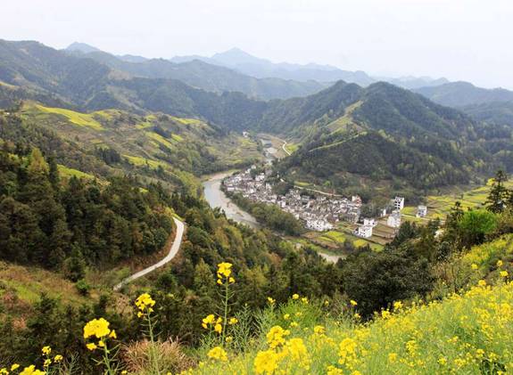 新安江：人行明镜中 鸟度屏风里（图）