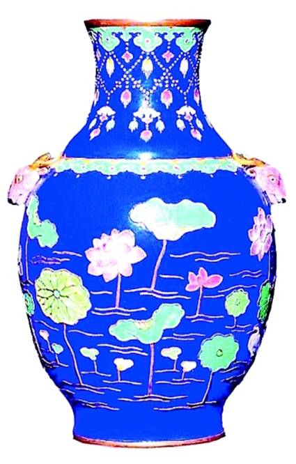 赏析：瓷上荷花别样红