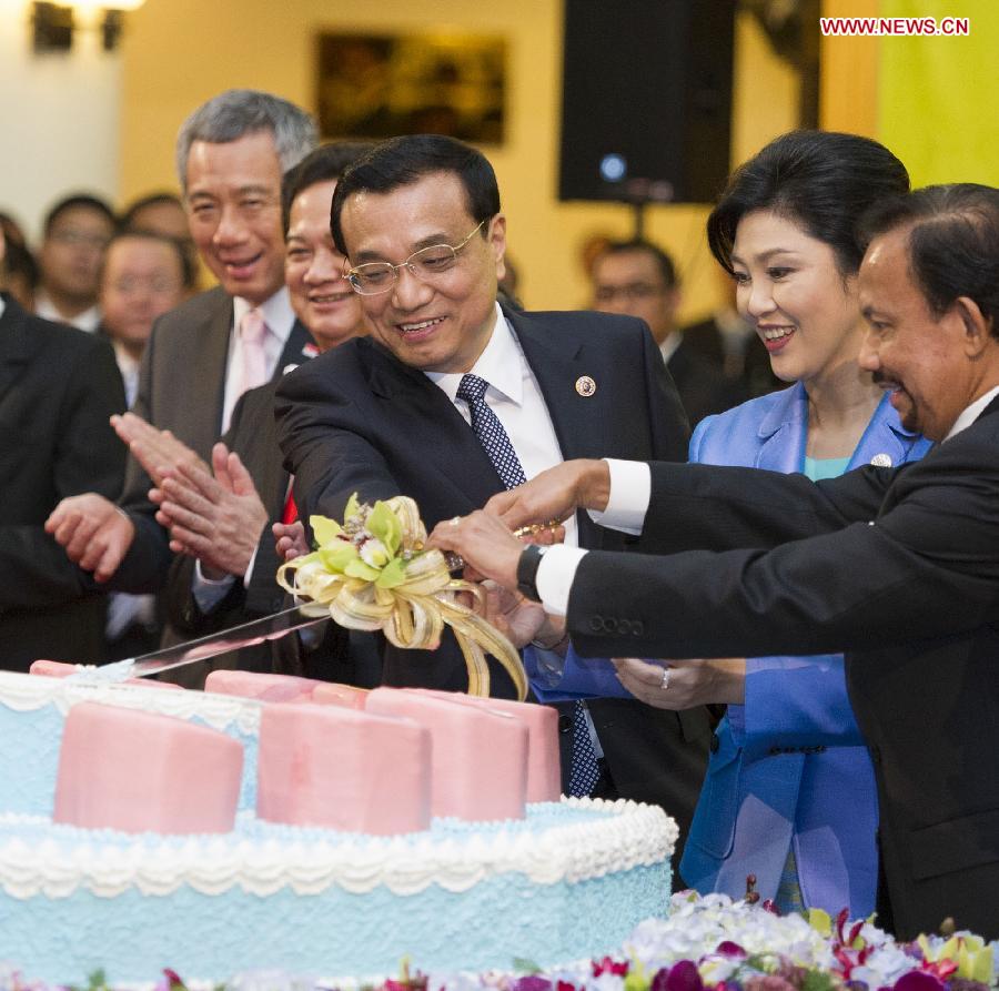 Highlights: Premier Li Keqiang at East Asia leaders' meetings