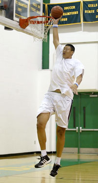 Super tall Sun Ming Ming dreams of NBA career