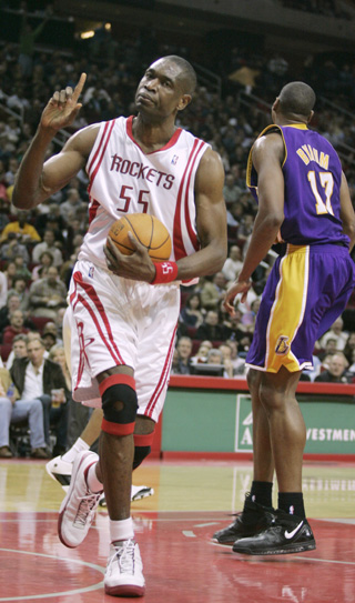 Houston Rockets' Yao Ming and Los Angeles Lakers' Andrew Bynum