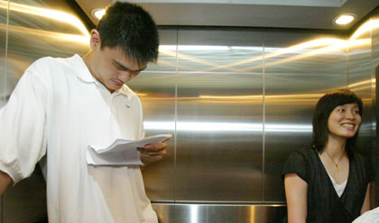 Yao Ming and his girlfriend