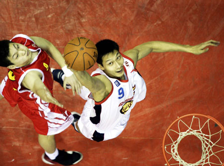 Guangdong ties finals on 97-57 rout