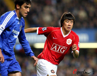 China striker makes debut for Man United