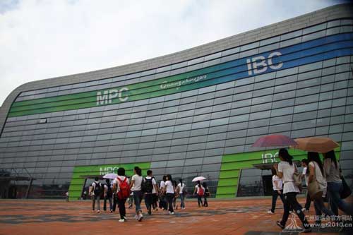 Chinese and overseas media visit Asian Games Town