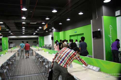 Chinese and overseas media visit Asian Games Town