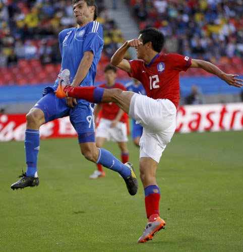 S Korea eases to 2-0 win over lackluster Greece