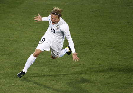 Forlan shines in thumping Uruguay win over hosts