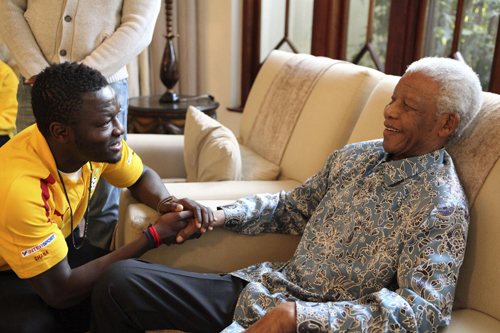 Mandela met Ghana's soccer team