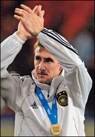 Klose concedes defeat in record goal hunt