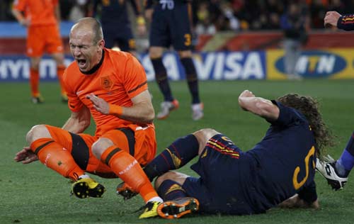Puyol should have been dismissed, says angry Robben