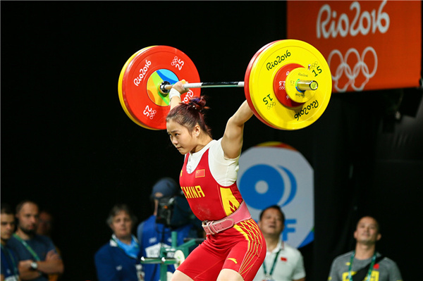Weightlifter Deng Wei breaks world records at Rio Olympics