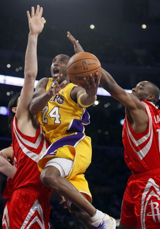 Lakers bounce back, rout Rockets 118-78 in Game 5