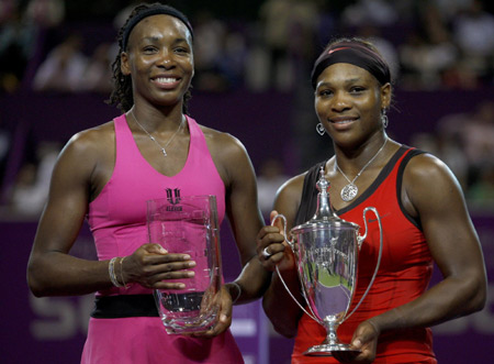 Serena beats Venus in WTA championships final