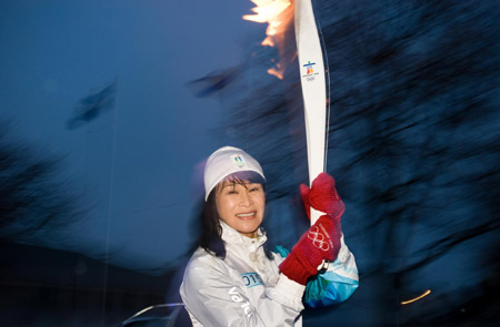 Chinese speed skater Ye carries Winter Olympics flame