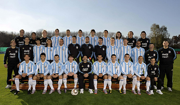 Argentina's World Cup squad pose for family photo