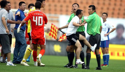 China's top 10 sports scandals: Football fan kicks ref for red card