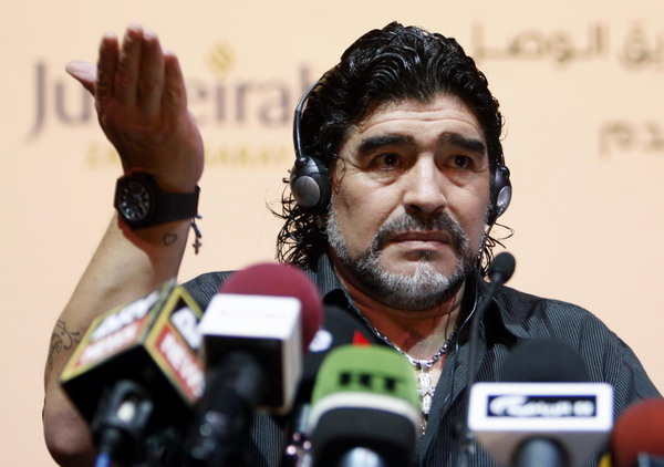 Coach Maradona attacks FIFA 'dinosaurs'