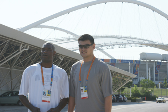 Yao reunites with former teammate at Athens Special Olympics