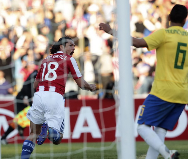 Brazil draws Paraguay 2-2 in Copa America