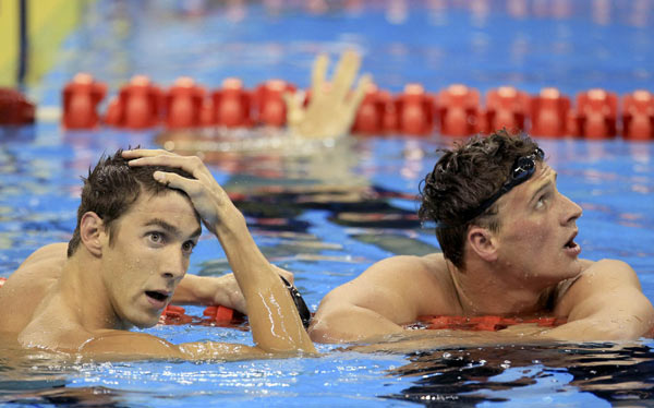Lochte outclasses Phelps to win 200m freestyle