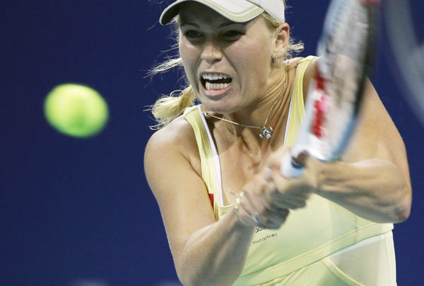 Gritty Pennetta shocks Wozniacki to reach China Open semis
