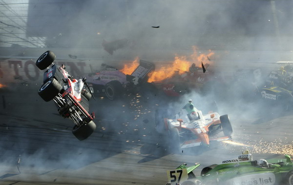 Indy 500 winner Wheldon dies in massive wreck