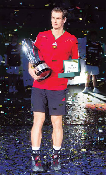 Murray wins Shanghai Masters for title treble
