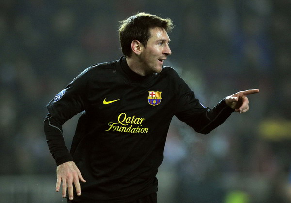 Messi treble puts holders Barca in last 16