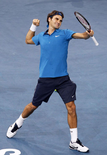 Resurgent Federer wins maiden Paris 