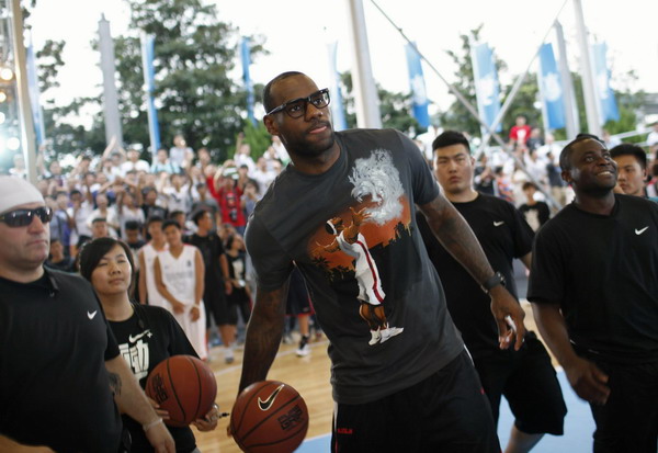 Lebron James continues China tour in Shanghai