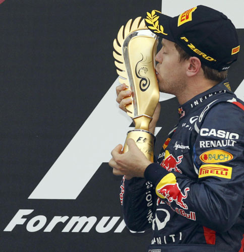 Vettel wins to seize F1 lead from Alonso