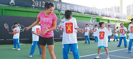 Chinese stars show their charitable spirit in sanya