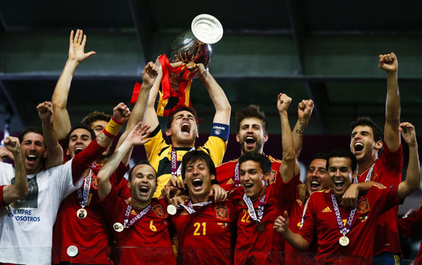 Yearender soccer: Glory for Spain and Messi but problems never far away