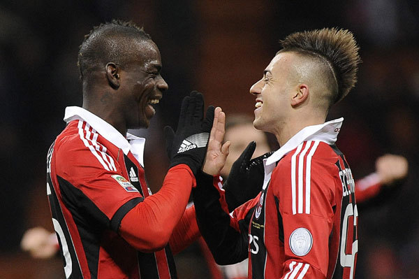 Balotelli scores twice on Milan debut