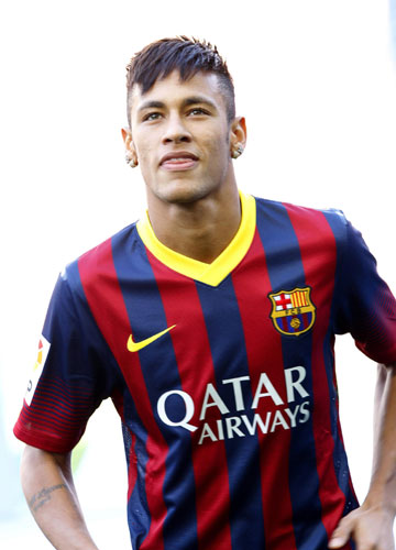 Neymar signs 5-year contract with Barcelona