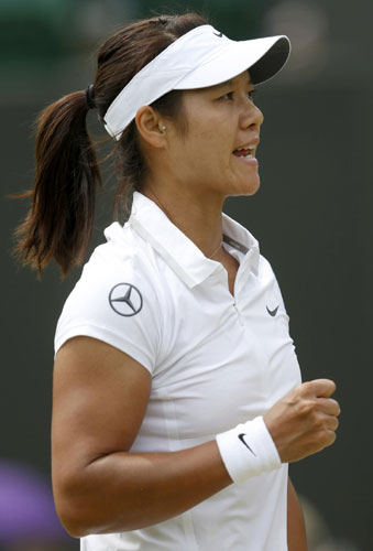 For the third time, Li Na reaches Wimbledon last eight