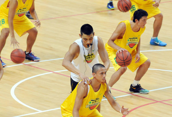 Jeremy Lin in Taiwan for charity, baketball clinics